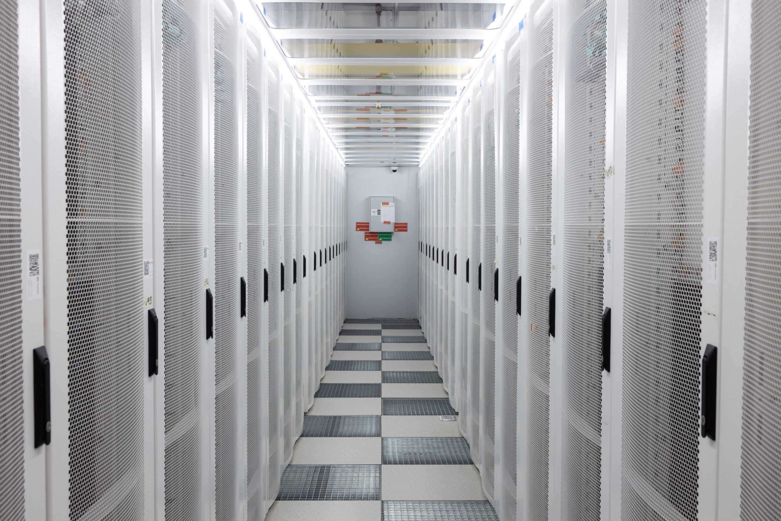 Home 16 WHITE ISLE 2 2 scaled